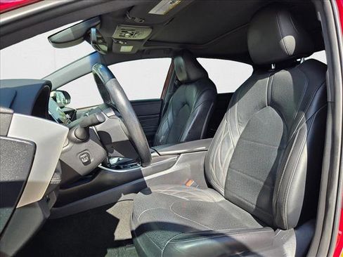 Used 2021 Toyota Avalon Limited image 17