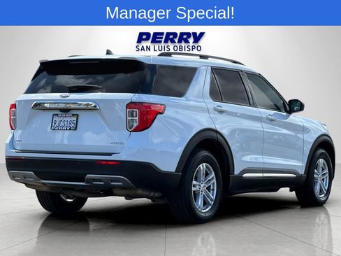 Used 2022 Ford Explorer XLT w/ Equipment Group 202A image 3