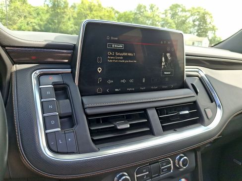 Used 2023 GMC Yukon XL AT4 w/ AT4 Premium Plus Package AWD/4WD image 14