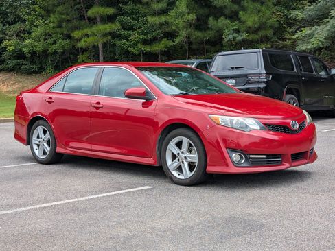 Used 2014 Toyota Camry SE FWD image 11