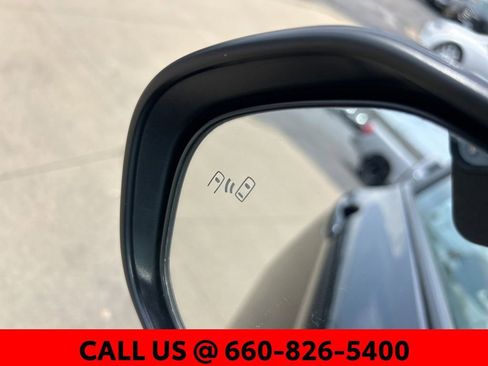 Used 2025 Toyota Camry SE image 12