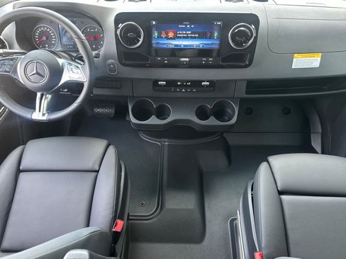 New 2025 Mercedes-Benz Sprinter 2500 image 9