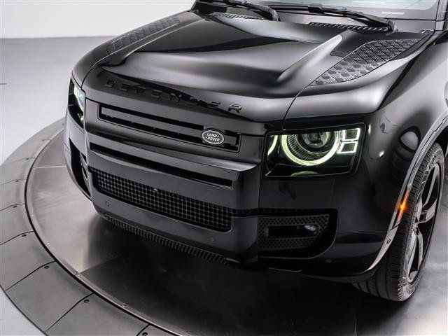Used 2023 Land Rover Defender 110 X AWD/4WD image 9