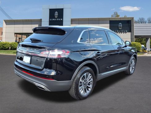 Used 2023 Lincoln Nautilus AWD w/ Premium Package image 7