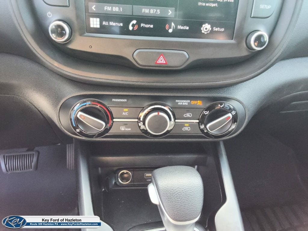 Used 2025 Kia Soul LX FWD image 31