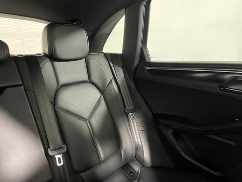 Certified 2026 Porsche Macan AWD/4WD image 17