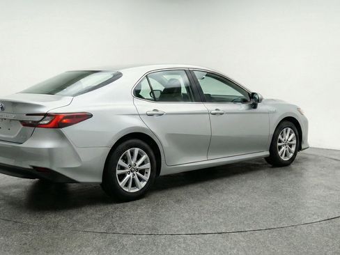 Used 2025 Toyota Camry LE FWD image 7