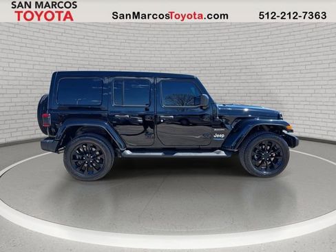 Used 2022 Jeep Wrangler Unlimited Sahara w/ Cold Weather Group image 4