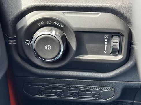 Used 2026 Jeep Wrangler Unlimited Sahara AWD/4WD image 17