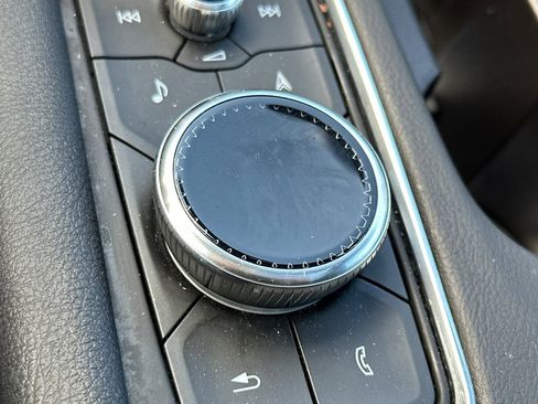 Used 2025 Cadillac XT5 Premium Luxury image 32