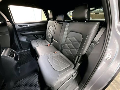 New 2026 Volkswagen Atlas Cross Sport SE image 12