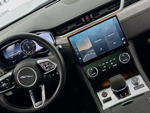 Used 2024 Jaguar F-PACE R-Dynamic S image 18