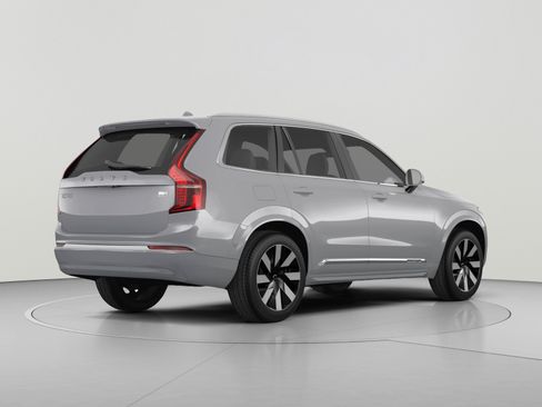 Used 2023 Volvo XC90 T8 Ultimate w/ Lounge Package AWD/4WD image 3