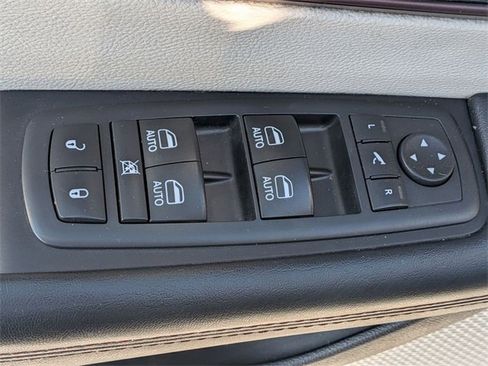 Used 2017 Chrysler Pacifica Limited w/ UConnect Theater Package image 15