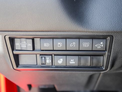 Used 2024 Toyota Tundra Limited AWD/4WD image 23