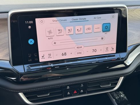 Used 2025 Volkswagen Atlas SE image 27