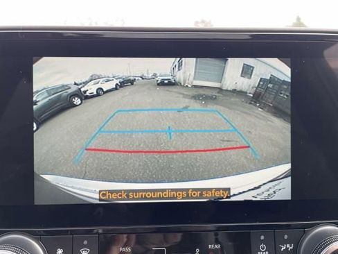 Used 2023 Toyota Highlander XLE image 29