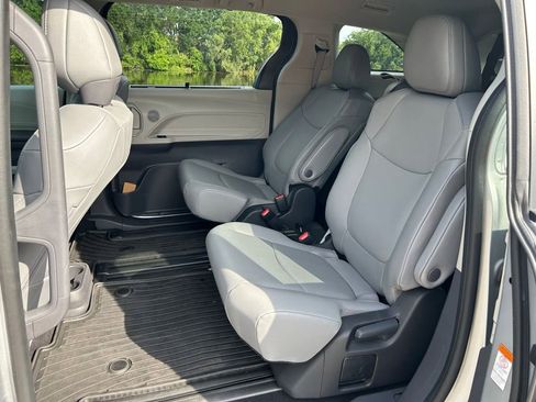Certified 2024 Toyota Sienna XLE FWD image 13
