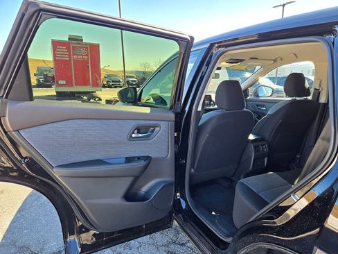 Used 2023 Nissan Rogue SV image 24