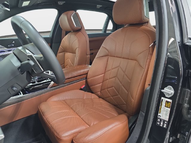 Certified 2025 BMW 760i xDrive AWD/4WD image 12
