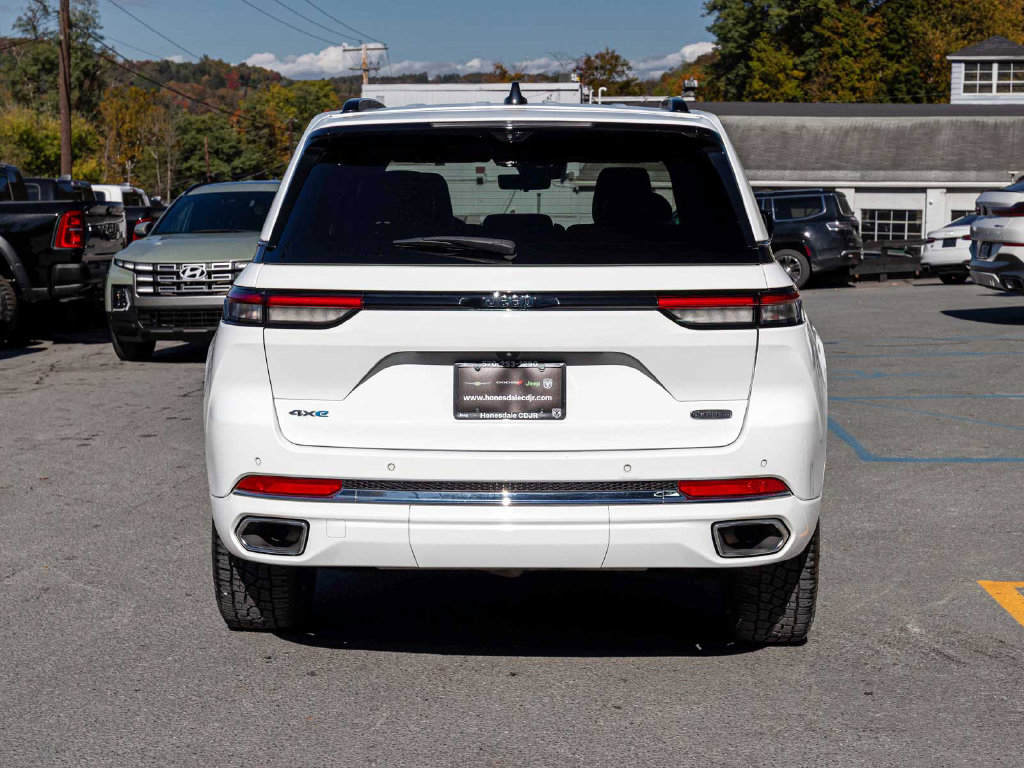 Used 2023 Jeep Grand Cherokee Overland w/ Luxury Tech Group IV AWD/4WD image 5