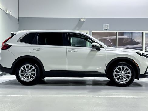 Used 2025 Honda CR-V EX image 8
