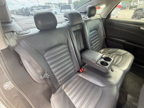 Used 2016 Ford Fusion SE FWD image 8