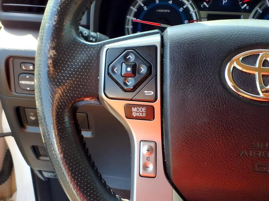 Used 2016 Toyota 4Runner SR5 AWD/4WD image 23