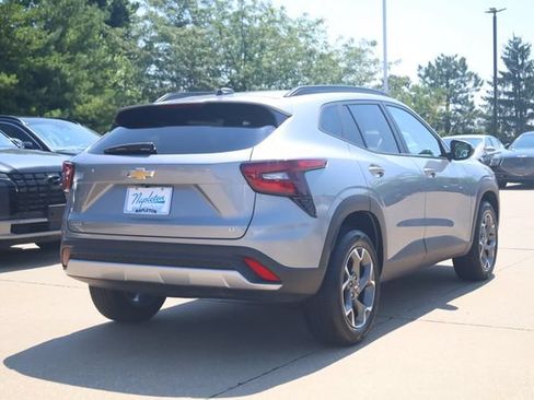 Used 2025 Chevrolet Trax LT FWD image 5