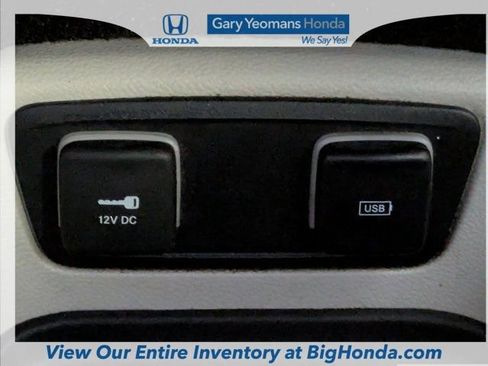 Used 2018 Chrysler Pacifica Limited image 27