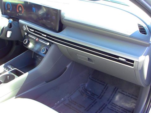 Used 2025 Hyundai Sonata SEL FWD image 24