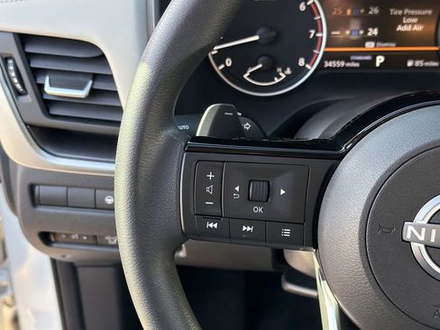 Used 2023 Nissan Rogue SV image 26