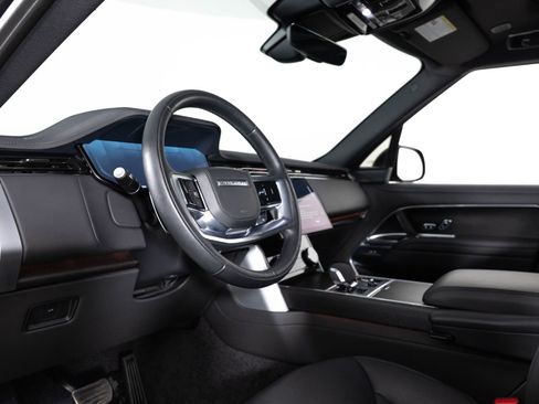 Used 2023 Land Rover Range Rover SE image 14