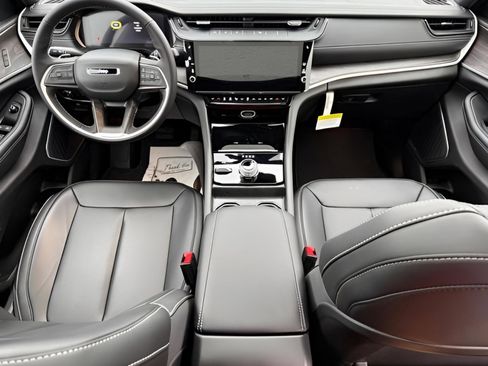 New 2026 Jeep Grand Cherokee Limited AWD/4WD image 13