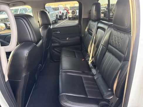 Used 2024 Nissan Frontier SL image 23