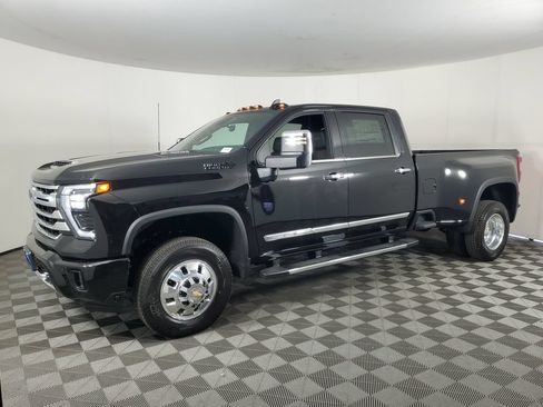 New 2026 Chevrolet Silverado 3500 High Country w/ Technology Package AWD/4WD image 8