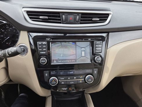 Used 2015 Nissan Rogue SV w/ SV Premium Package AWD/4WD image 18