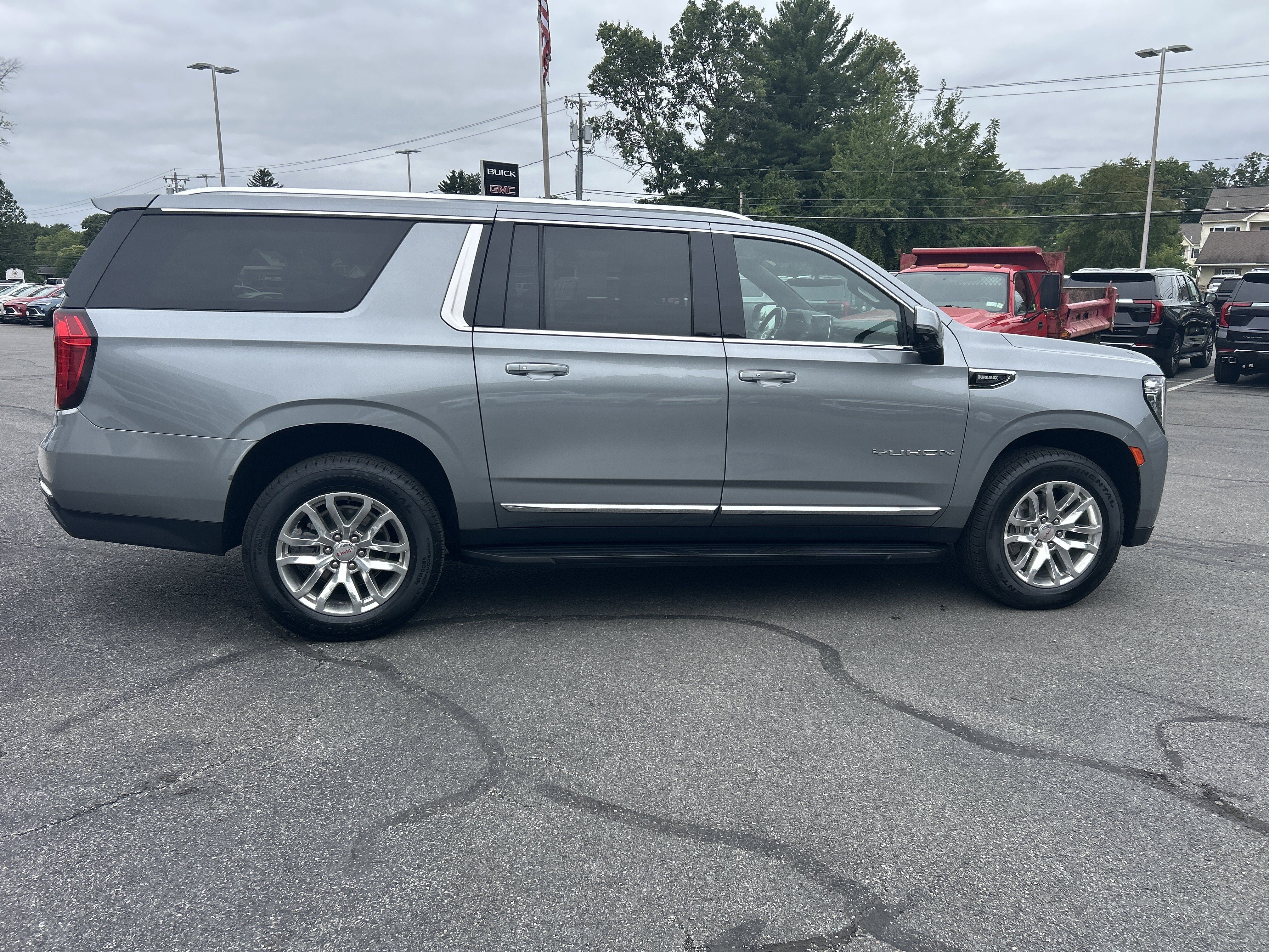 Certified 2023 GMC Yukon XL SLT w/ SLT Premium Package AWD/4WD image 16