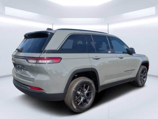 New 2027 Jeep Grand Cherokee Altitude AWD/4WD image 3