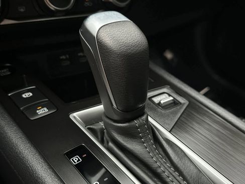 Certified 2025 Nissan Kicks SV image 27