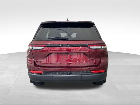 Used 2025 Jeep Grand Cherokee Altitude w/ MOPAR Finishing Package AWD/4WD image 4