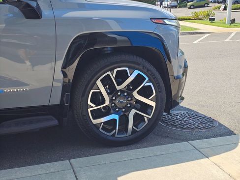 Used 2025 Chevrolet Silverado EV RST AWD/4WD image 9