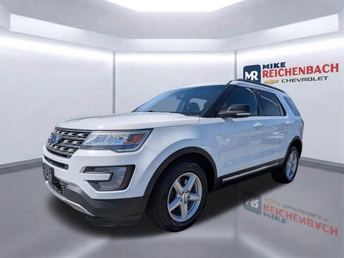 Used 2016 Ford Explorer XLT w/ Equipment Group 202A image 8