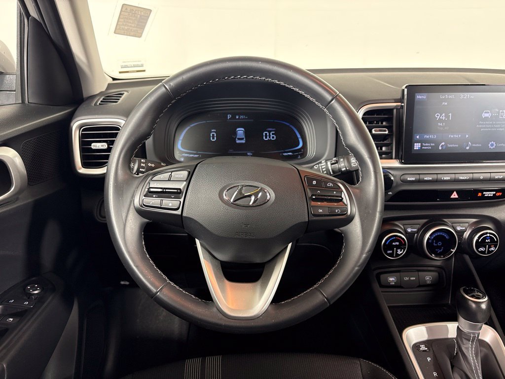 Used 2024 Hyundai Venue SEL FWD image 20
