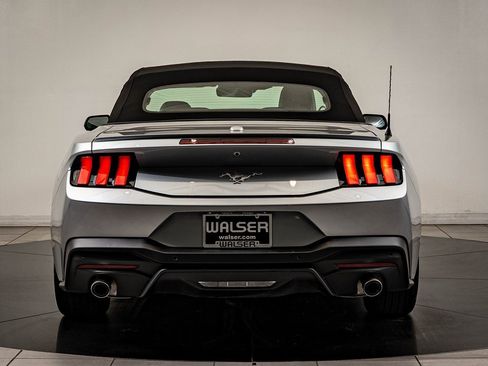 Used 2025 Ford Mustang Premium image 8