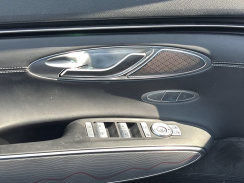 Used 2022 Genesis GV70 2.5T w/ Advanced Package AWD/4WD image 17