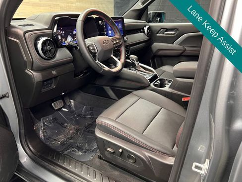Used 2025 Chevrolet Colorado Z71 w/ Midnight Edition AWD/4WD image 3