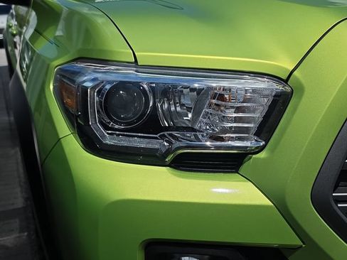 Used 2023 Toyota Tacoma TRD Off-Road w/ Technology Package AWD/4WD image 10