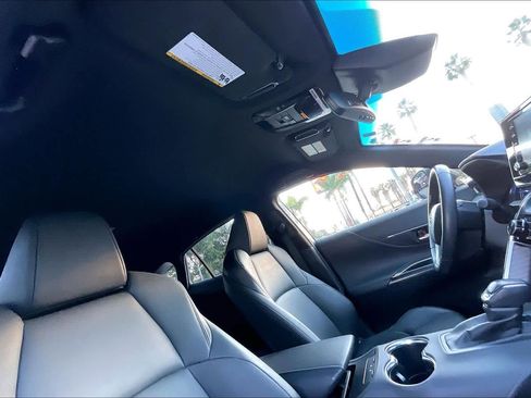 Certified 2022 Toyota Venza XLE image 13