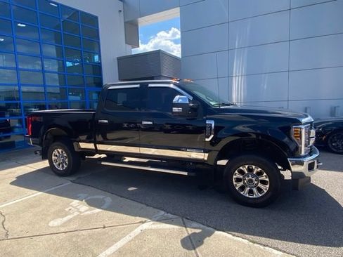 Used 2018 Ford F250 XLT w/ XLT Premium Package AWD/4WD image 2